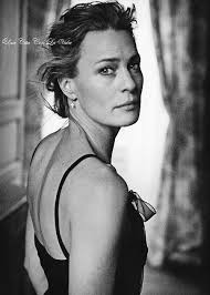 La vida me ha enseñado que en las buenas todos están y en las malas pocos  se quedan. Que de los que te quieren se aprende y los que dejan de quererte