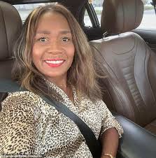 Robin Mcelroy's Instagram, Twitter & Facebook