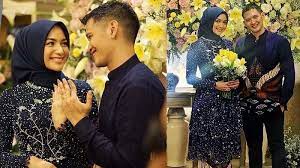 Prosesi lamaran citra kirana & rezky adhitiyawww.imagenic.co.id. Lamar Citra Kirana Setelah 10 Tahun Kenal Rezky Aditya Cuma Kamu Yang Bisa Buat Aku Seberani Ini Tribunnews Com Mobile