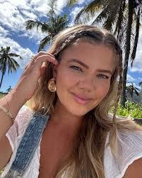 Madison Nelson's Instagram, Twitter & Facebook