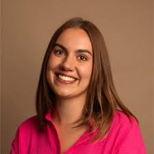 Vandaag enorm verrast door Carianne Dijk met een vast contract! Ontzettend  blij mee! 🎉 Vorig jaar juli ben ik als intercedent bij Randstad Callflex  Oost begonnen en ik heb al onwijs veel