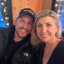 This SUPER EASY Taco Soup is a quick fix dinner that's perfect any night of  the week! FULL PRINTABLE RECIPE:  http://www.iwashyoudry.com/quick-and-easy-taco-soup-recipe/