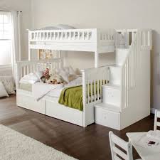 Desain kamar tidur ini sangat minimalis dengan ruangan yang sempit, kamu bisa menempatkan tempat tidur, tempat santai, dan tempat pakaian menjadi satu seperti gambar diatas. 27 Desain Tempat Tidur Tingkat Minimalis Untuk Kamar Mungil