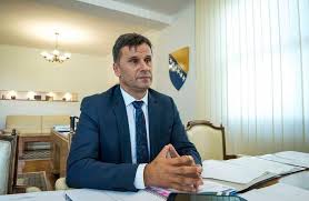 Namely, admir arnautovic from sarajevo, better known as smrk, who was previously known as multiple returnees in committing crimes, ′′ bright and clouding ′′ with estrad, and as it is stated, is one of the managers of the most famous performers from the publishing house ′′ imperia ′′ such as jala brother, buba koreli, maja berović, senidah and cobi. Pokusaj Drzavnog Udara Novalic Prebacen U Tuziteljstvo Bih Arhiv Stav