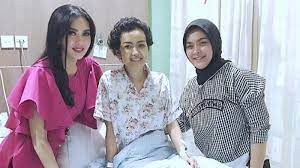 Nama mushala itu diambil dari nama asli julia perez. Ternyata Nama Perez Di Belakang Nama Jupe Berasal Dari Nama Pria Ini Siapakah Dia Tribun Batam
