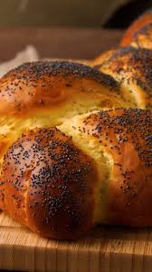 Brioche Tressee Aux Graines De Pavot Video In 2020 Baby Food Recipes Food Vegan Recipes