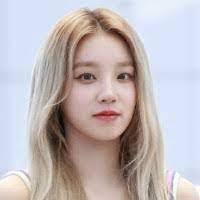 Leah Pomeroy's Instagram, Twitter & Facebook