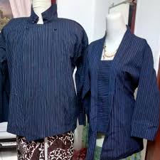 Memilih baju gamis modern dengan model dan warna yang sesuai dengan ukuran tubuh dan warna kulit, di samping model yang unik dan menarik perhatian tentunya akan tampak lebih natural jika dikenakan. 16 Ide Terkini Kebaya Modern Lurik
