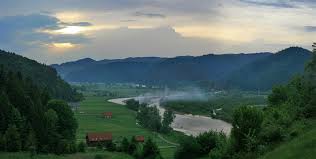 In trecut, celebru pentru industria de exploatare a lemnului. Despre Gura Humorului Romania Prezentare Imagini Informatii Turistice Si Detalii Despre Statiunea Gura Humorului