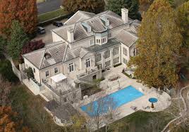 Decouvrez Les Villas Des Stars Entre Luxe Et Demesure Elle Decoration Villa De Luxe Maisons De Celebrites Maison De Star