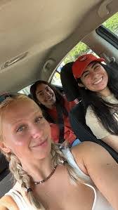 Samantha Leeper's Instagram, Twitter & Facebook