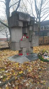Sein künstlerisches handwerkszeug erhielt er während einer holzbildhauerlehre und dem besuch der. Samuel Gruber S Jewish Art Monuments Germany Multiple Memorials For Berlin S Munchener Strasse Synagogue