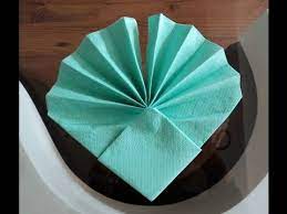 Lors du pliage on n'emploie pas de ciseaux ou de la colle. Cuillere Gourmande Pliage Serviette Coquille Saint Jacques Youtube