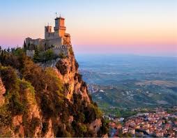 San marinon historia ulottuu pyhään marinukseen, joka perimätiedon mukaan oli perustamassa valtiota vuonna 301. San Marino Luxaviation