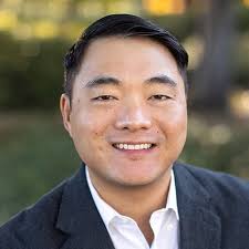 Learn about the Mentors helping entrepreneurs in our program