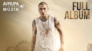 Elanur bela şarkısına yorum yapan yayıncıları i̇zliyor (jahrein, wtcn). Fena Halde Bela Sozleri