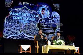 Negara malaysia merupakan negara yang kaya dengan kepelbagaian dan keunikan bangsa dan etniknya. Usah Mudah Tolak Haramkan Adat Dan Budaya Melayu