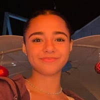 Sophia Newell's Instagram, Twitter & Facebook