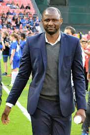 L'ancien international français patrick vieira, sans club depuis son limogeage par nice en décembre 2020, est le nouvel entraîneur de crystal palace, a annoncé dimanche le club londonien qui évolue en 1ère division anglaise. Patrick Vieira Wikipedia