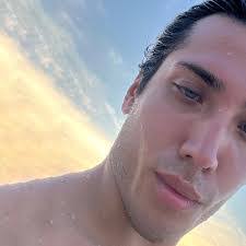 Alexis Cabrera's Instagram, Twitter & Facebook