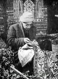 رواف السجاد في بغداد صورة ومهنة قديمة Baghdad Iraq Baghdad Arab Culture