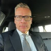 Robert Simas's Instagram, Twitter & Facebook