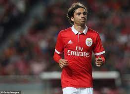 Sport lisboa e benfica announces that it has reached an agreement with hajduk split, from croatia, for the transfer of the midfielder krovinovic. West Brom Eyeing Up Year Long Loan Deal For Benfica Midfielder Filip Krovinovic Daily Mail Online
