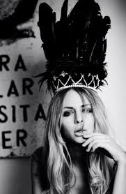 Black And White Crown Photography Pin By Just Me On Queen Flower Crown Headpiece Portrait Photography Women Black And White Photography