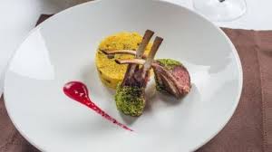 A roma, anche il vaticano mangia agnello, ma preparato in una versione più ricca. Il Carre Di Agnello Alle Erbe La Repubblica