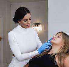 Alex offers technical precision and an eye for natural modern beauty. Face By Alex Pike