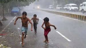 As heavy rains continued to hit the states of maharashtra, karnataka, gujarat, and kerala, india meteorological department (imd) said more showers are in store for the western and southwestern parts of the country. Delhi Rain Thunderstorms Imd Delhi Ncr Weather Forecast India News India Tv
