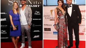 Zum ersten mal wurden im halbfinale von the masked singer gleich zwei prominente enttarnt. Klaas Heufer Umlauf Und Joko Winterscheidt Mit Freundinnen Auf Dem Roten Teppich