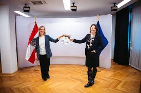Werner kogler vizekanzler, bundesminister für kunst, kultur, öffentlichen dienst und sport Ministerin Leonore Gewessler Im Gesprach Klimaschutz Ist Das Beste Konjunkturprogramm Burgenland Martinus