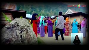 Musik tradisional yang dilatihkan adalah instrumen bambu yang telah dikenal dan menjadi ciri khas alat musik di kabupatenenrekang. Menikmati Alunan Musik Bambu Tradisional Enrekang Yang Nyaris Punah Okezone Video