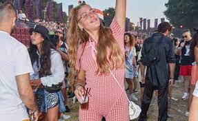 עופר ניסים יעלה על הבמה וישמח את הבליינים בסט מושקע והיסטרי עם הרבה להיטים חדשים, ועל הבמה יעלו לאורך המסיבה רשימה מפוארת במיוחד של פרפורמרים אדירים. Mm9prerq Njiem