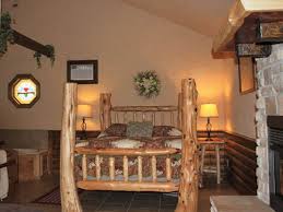 They stopped and started and were rhythmic, like someone was casing the area in a crescent shape around the cabin. Rates Treehouse Cabins