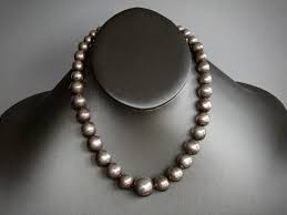Based on our research, we've narrowed down the list to models from the pearl source, akwaya, la regis. Vintage Navajo Pearl Necklace