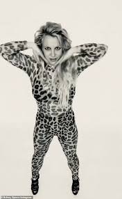 196 centimetri per 90 kg di peso ha origini toscane visto che suo nonno paterno è di firenze. Britney Spears Show Off Her Favorite Tattoo On The Back Of Her Neck Aktuelle Boulevard Nachrichten Und Fotogalerien Zu Stars Sternchen