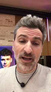 Un autre jour une autre vidéo un peu décalée dans le temps de Jean-Thomas  (Thomas-Jean maintenant?). @dada_martineau TADAAAA VIDAGE DE TABLE!