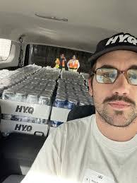 Jon Presnell's Instagram, Twitter & Facebook