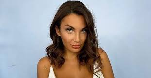 Sarà lì che a settembre la . Elettra Lamborghini Il Vestito Del Suo Matrimonio Bigodino