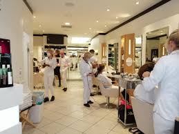 Bienvenue dans votre salon de coiffure à lille. Avant Le Reconfinement Les Coiffeurs De Lille Surcharges Le Telephone N Arrete Pas De Sonner Lille Actu