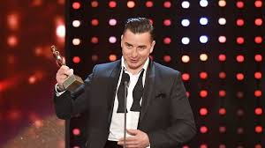 Gabalier wächst mit vier geschwistern auf. Buhnenjubilaum So Sah Andreas Gabalier Vor Zehn Jahren Aus Promiflash De
