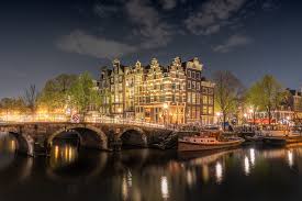 Holanda — (de holanda, región de países bajos o los mismos países bajos.) ► sustantivo femenino 1 textil lienzo de algodón muy fino usado para hacer camisas o sábanas. Holanda Curiosidades Cidades E Tudo Sobre O Seu Mapa De Turismo