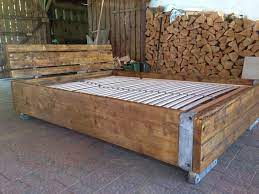Rustikales diy bett kopfteil selbst bauen aus paletten decor object your daily dose of best home decorating ideas interior design inspiration. Bauholz Bett Gerustbohlen Bett Selber Bauen Selbstgemachte Bettrahmen Gerustbohlen