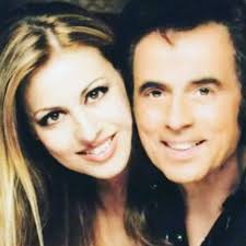 Un altro compleanno senza di te...il decimo...il vuoto è sempre più  grande...da quando non ci sei in questo giorno vivo di ricordi,tutto era  magico insieme. Per te era il giorno più importante