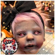 Figured you all might enjoy my latest creepy and spookalicious doll 😍 I  loveeeee her!