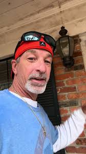 How Do I Take The Box Off of An Outdoor Light Fixture