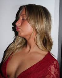 Abby Chisholm's Instagram, Twitter & Facebook