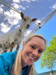 Kimberly Midkiff's Instagram, Twitter & Facebook